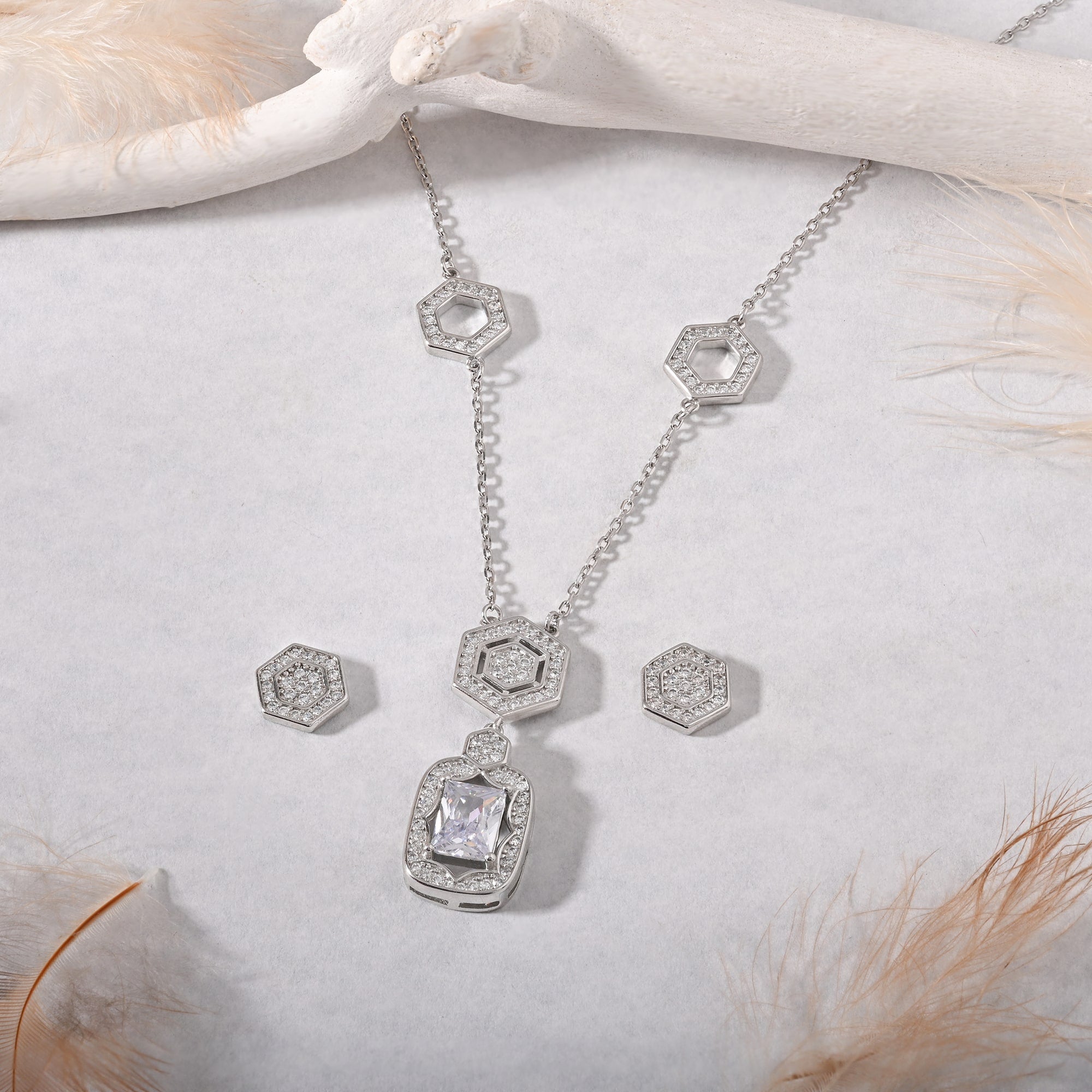 Elegant Geometry Necklace Set