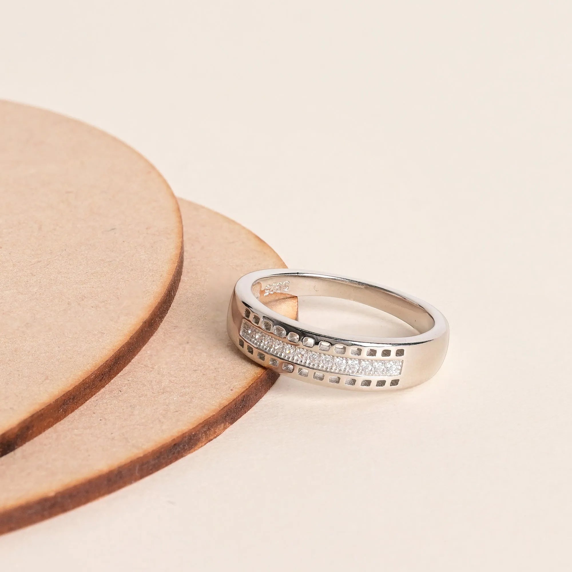 Linear Brilliance Ring - Touch925