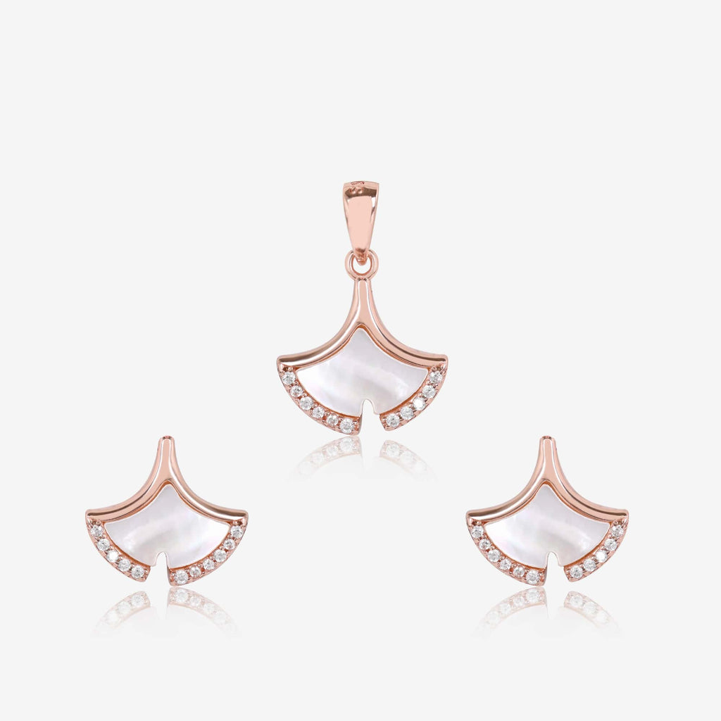 Splendor Seashell Pendant Set