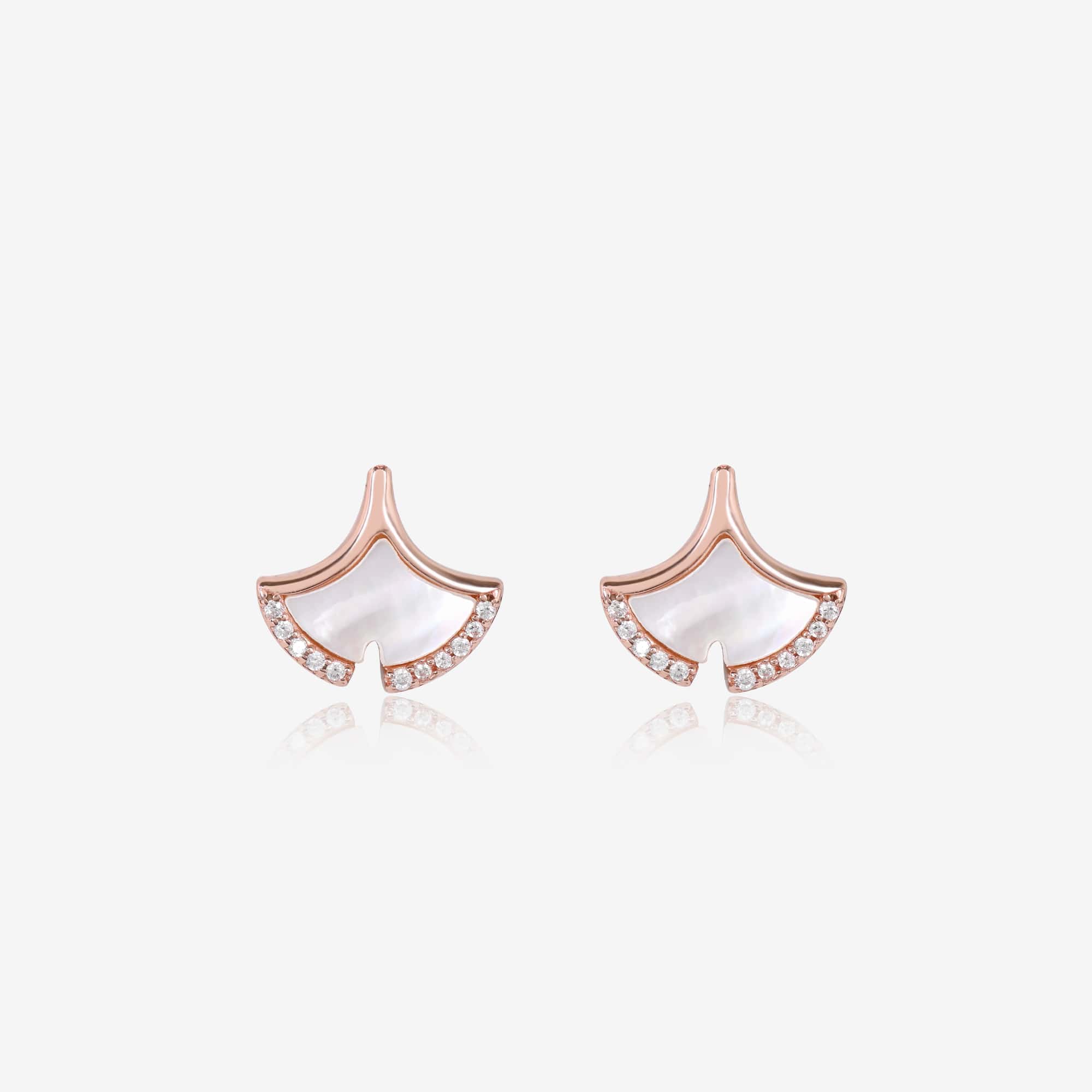 Splendor Seashell Pendant Set