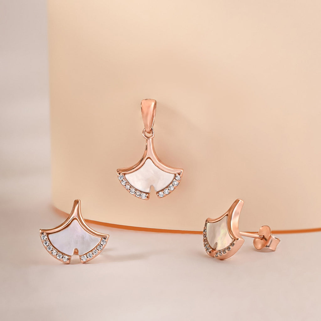 Splendor Seashell Pendant Set