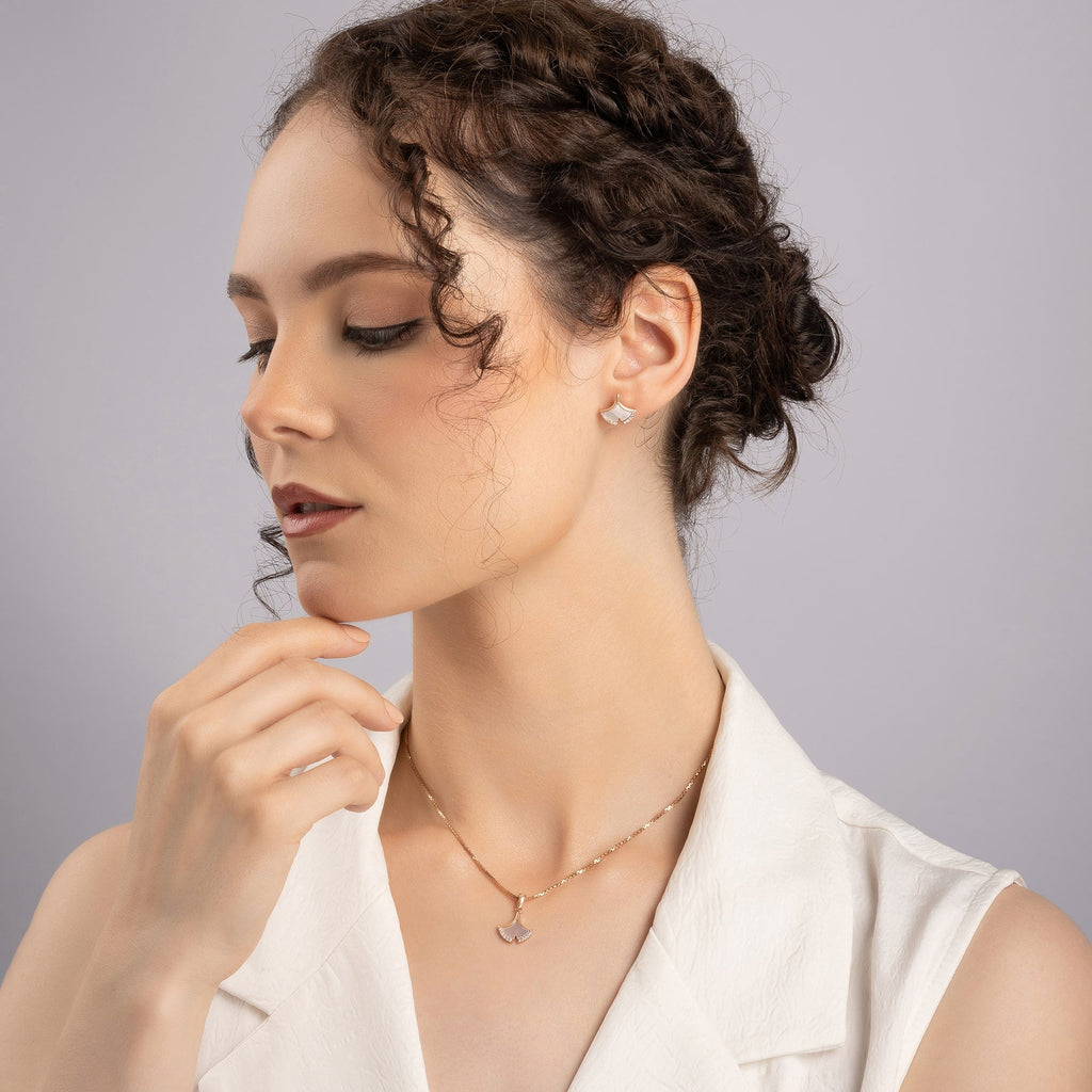 Splendor Seashell Pendant Set