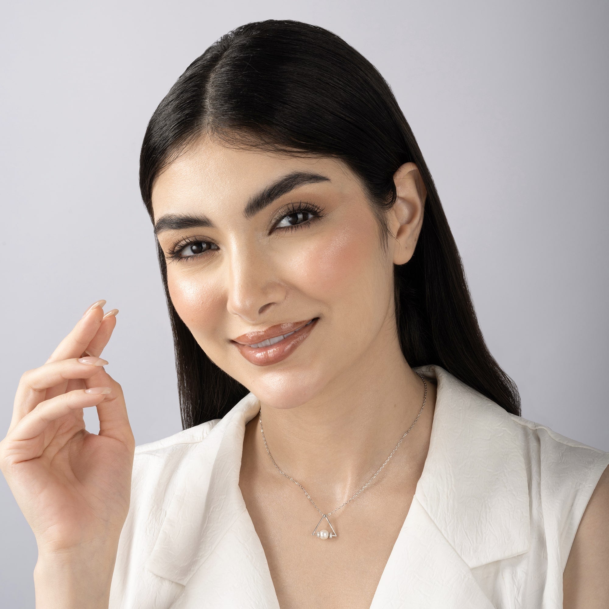 Graceful Triangle Pearl Necklace