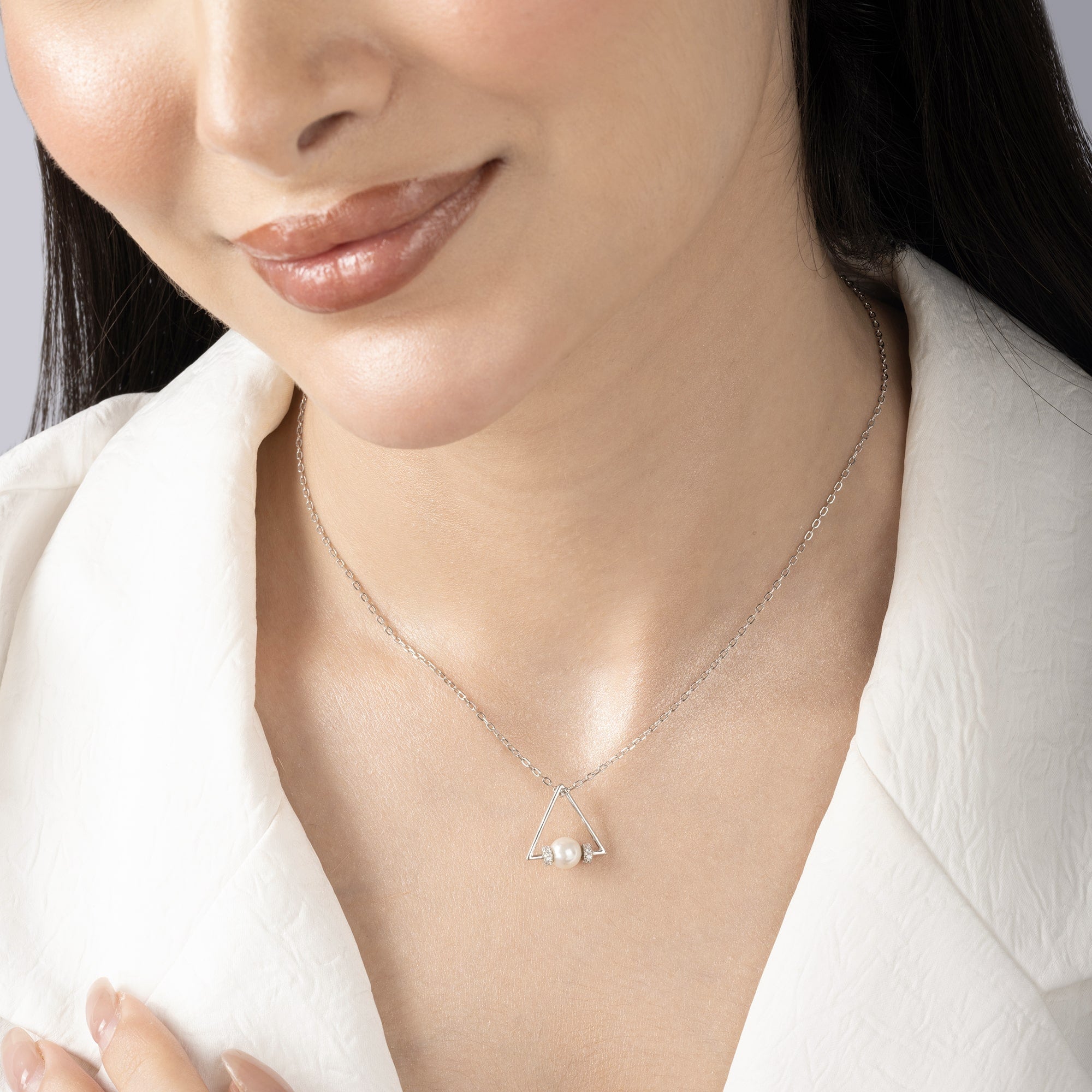 Graceful Triangle Pearl Necklace