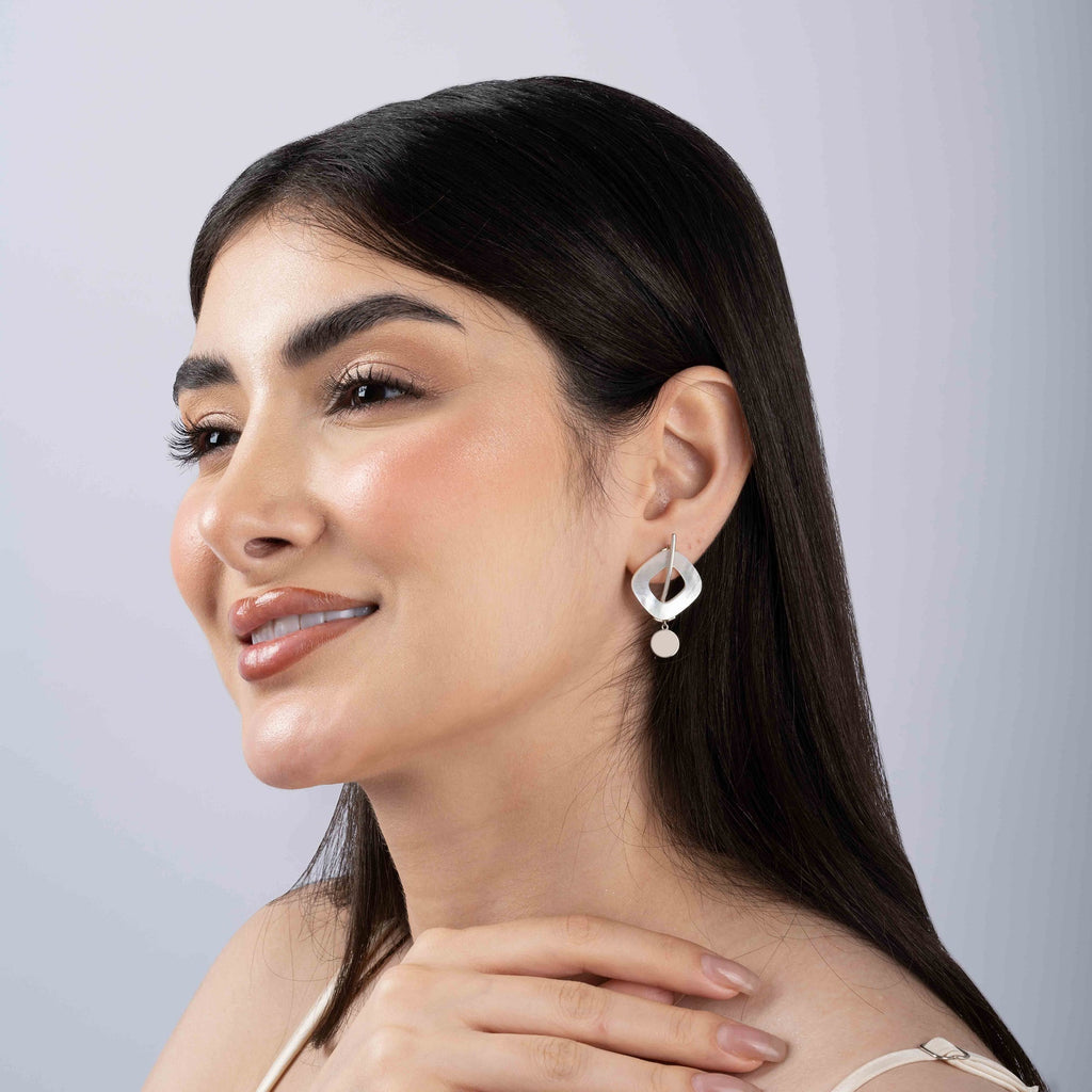 Sleek Statement Dangler