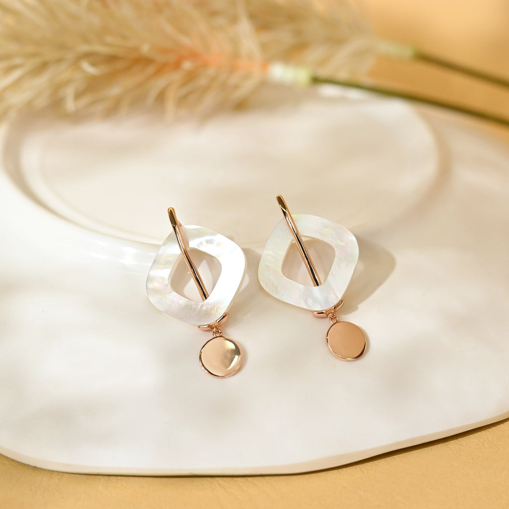 Sleek Statement Dangler