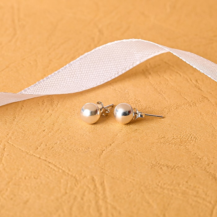 Radiant Classic Studs