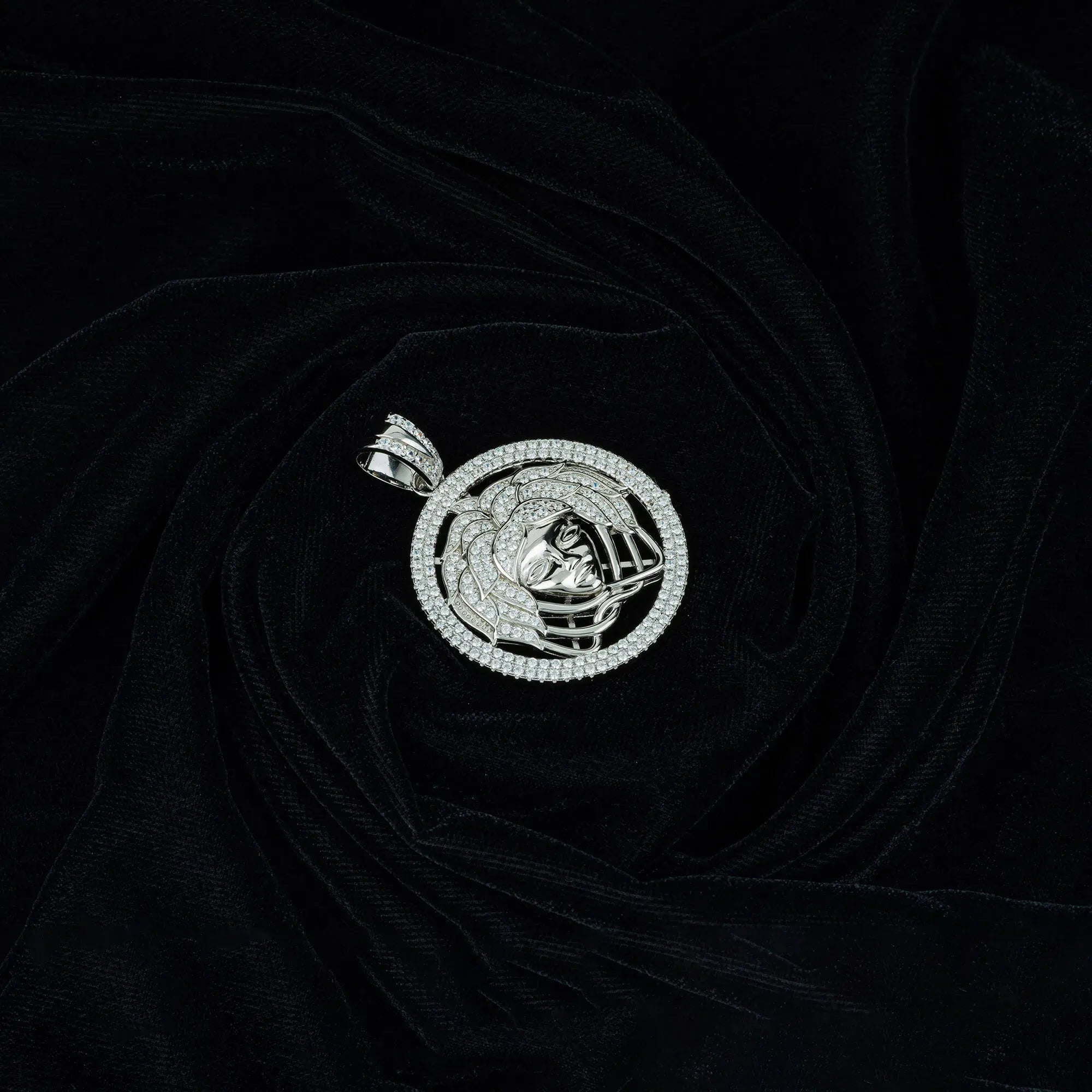 Medusa Legacy Locket - Touch925