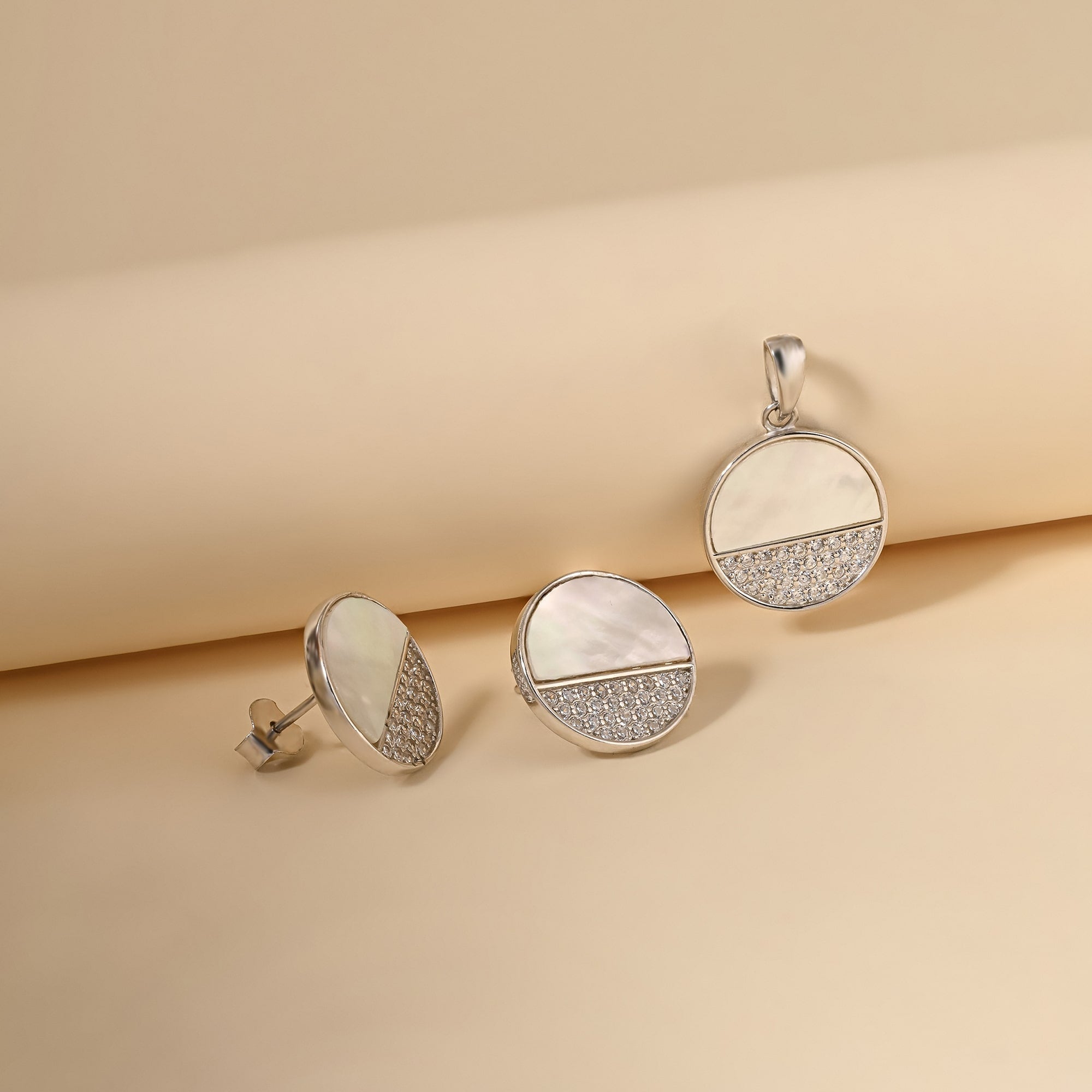 Ivory Elegance Circle Pendant Set