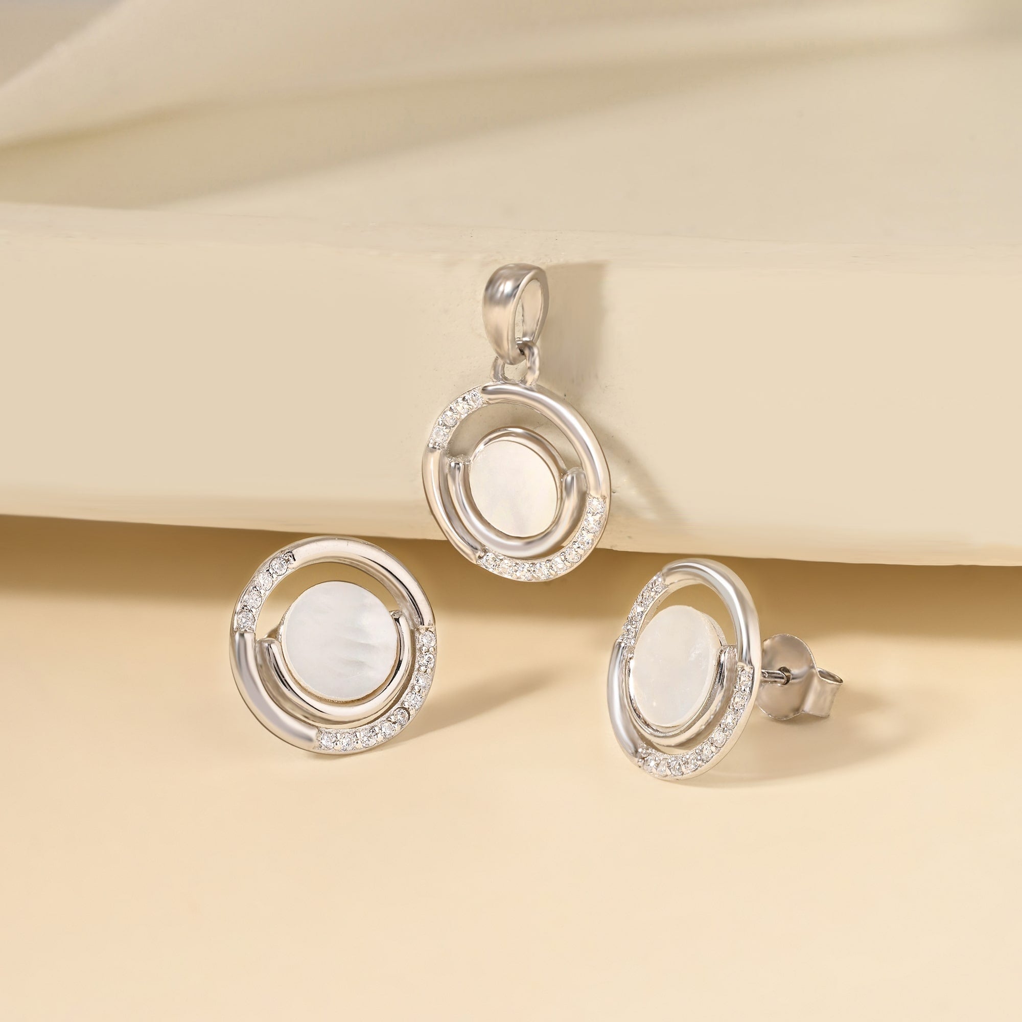 Radiant Circle Zirconia Pendant Set