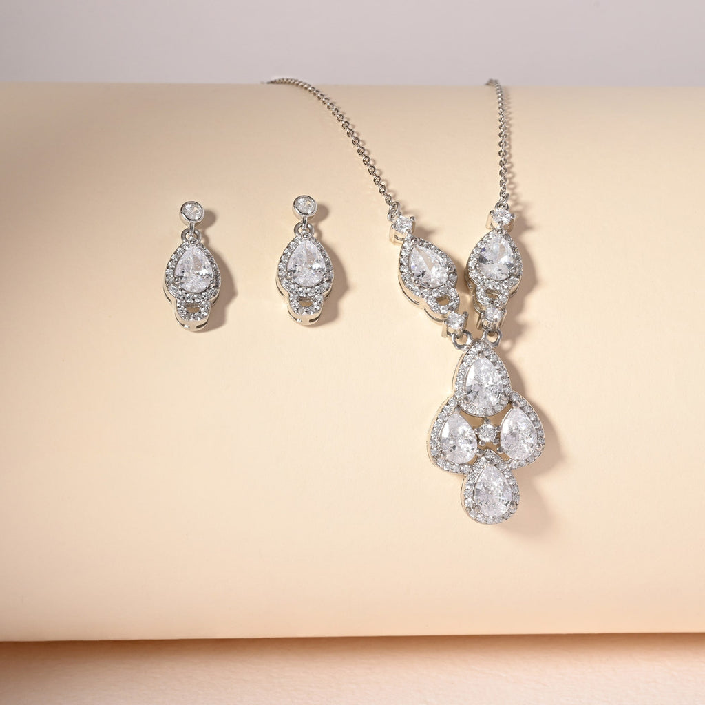 Pear-Fiction Necklace Set