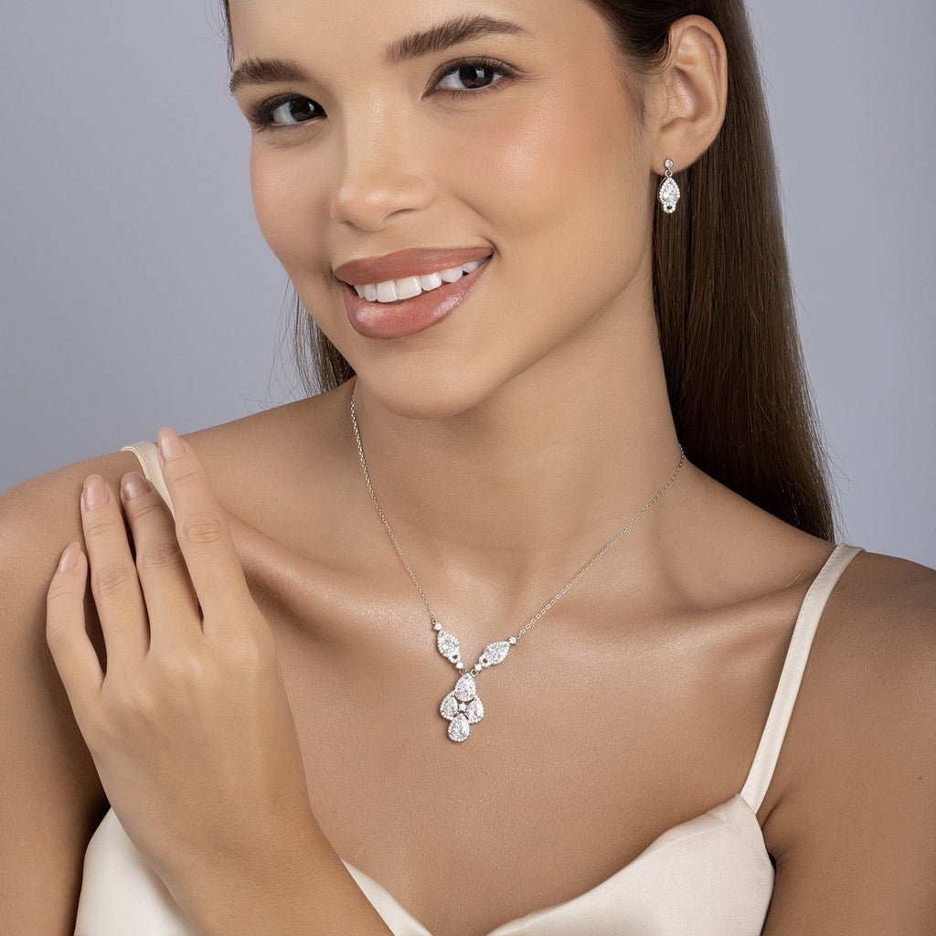 Pear-Fiction Necklace Set